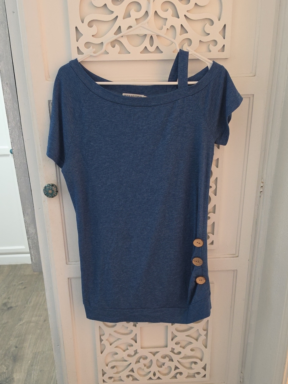 Casual Blue Short Sleeve Tee with Side Button Accents